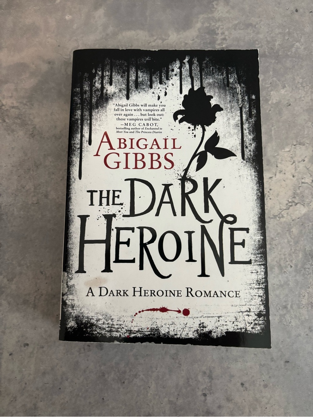 The Dark Heroine — Paperback